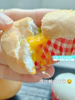 Oozing Custard Bun 爆浆咸蛋流沙包