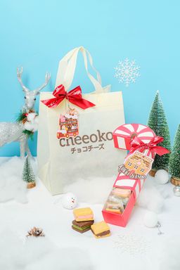 CHRISTMAS HAMPERS