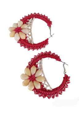 Women's handwoven earrings with seashells 