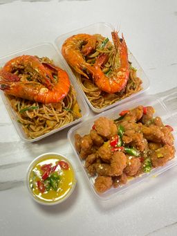 Fried  Laksa Tom Yum Prawn + 2 paxs SECs