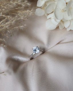 ROUND SOLITAIRE RING