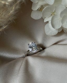 OVAL SOLITAIRE RING