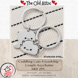 Cuddling cats keychain 
