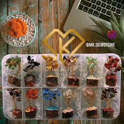 صندوق من 12 شجرة بأحجار كريمة 