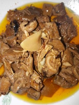 ရွက်နုဝေ_ပဲ​ကြော်စုံ