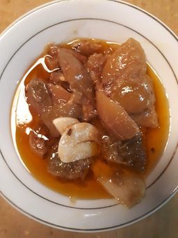 ရွက်နုဝေ_ပဲ​ကြော်စုံ