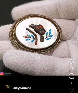 بروش من حجر عرق اللؤلؤ