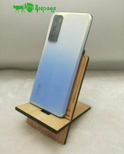 Yoe Yar Zay_Wooden Phone Stand