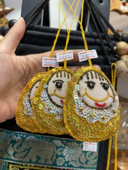 Yoe Yar Zay_ရွှေချည်ထိုး အလှဆင်ချိတ်