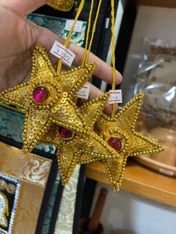 Yoe Yar Zay_ရွှေချည်ထိုး အလှဆင်ချိတ်