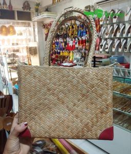 Yoe Yar Zay_သင်ဖြူး Shoulder Bag (size သေး)