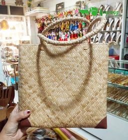 Yoe Yar Zay_သင်ဖြူး Shoulder Bag (size သေး)