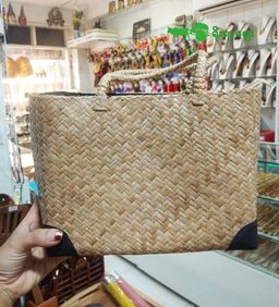 Yoe Yar Zay_သင်ဖြူး Shoulder Bag (size သေး)