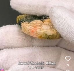 حجر الرودونيت منحوت