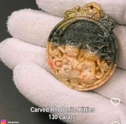 حجر الرودونيت منحوت