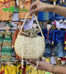 Yoe Yar Zay_ဗေဒါရိုး ဘေးလွယ်အိတ်