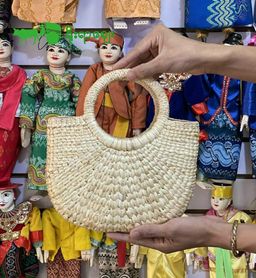 Yoe Yar Zay_ဗေဒါရိုး ဘေးလွယ်အိတ်