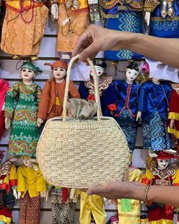 Yoe Yar Zay_ဗေဒါရိုး ဘေးလွယ်အိတ်