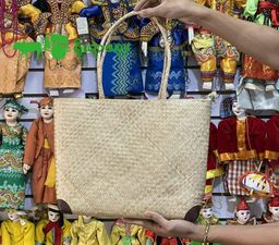 Yoe Yar Zay_သင်ဖြူး Shoulder Bag (size ကြီး)