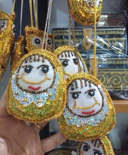 Yoe Yar Zay_ရွှေချည်ထိုး အလှဆင်ချိတ်