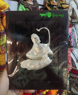 Yoe Yar Zay_  စားပွဲတင်ပန်းချီ (ကြေး)