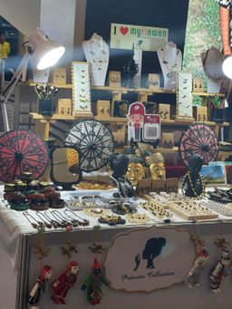 Yoe Yar Zay_Collection 