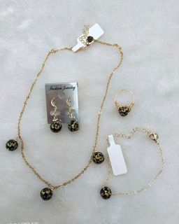 Yoe Yar Zay_14K Lacquer Jewelry Set