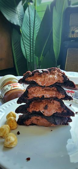 Custom Gift Set (20pcs- 10 Nutella Bomb + 10 Sea Salt Gula Melaka Preztels)