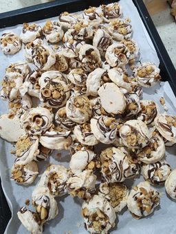 Hazelnut Meringue Cookies