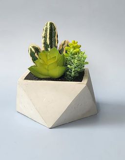 Pots & Artificial plant - Model 3