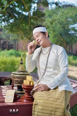 Min Khant_ကရမက် သနပ်ခါးခဲ