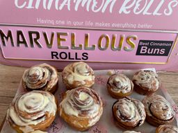 Petit Cinnamon Rolls 