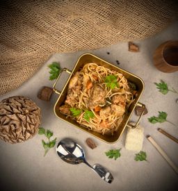 مكرونة سباغيتي بالدجاج و الخضار - Chicken & Vegetable Spaghetti