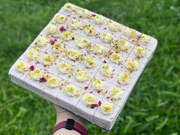 ROSE PISTACHIO WITH MIXED BERRIES