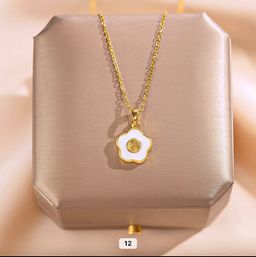 Colliers pour femme en aciers inoxydables 