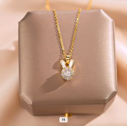 Colliers pour femme en aciers inoxydables 