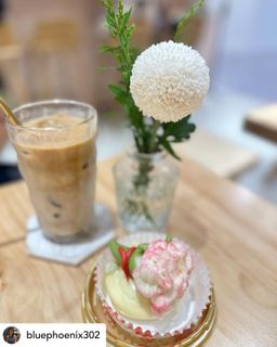 Mother's Day Carnation Bun 