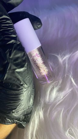 Crystal clear lip gloss