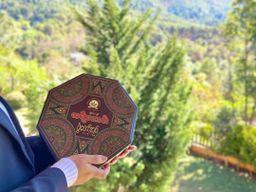 အရီးတောင်း_ယွန်း လက်ဖက်အုပ်