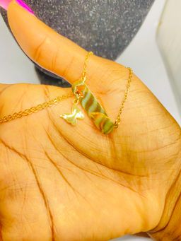 Collier barre papillon