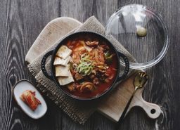 Pork kimchi stew