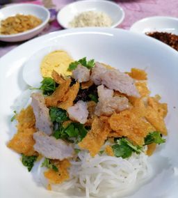 မခိုင်_ဝါးခယ်မမုန့်ဟင်းခါး ဟင်းရည်ခြောက်ထုတ်