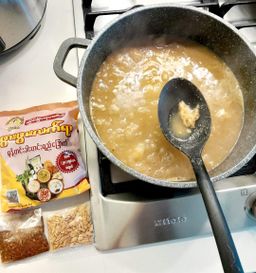 ဖွားဖွားလက်ရာ_မုန့်ဟင်းခါးဟင်းရည်ခြောက်ထုတ်