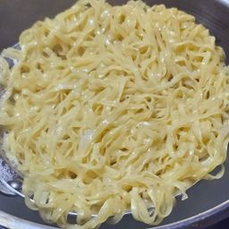 ပန်းခရေ Kitchen_အသင့်စားဆီချက်ခေါက်ဆွဲ (တစ်ပွဲစာ)