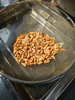 ပန်းခရေ Kitchen_ပုစွန်ခြောက်မြေပဲဘာလချောင်ကြော်