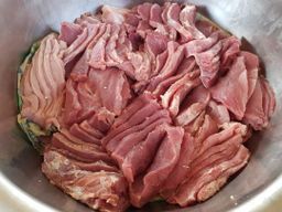 ပန်းခရေ Kitchen_အသင့်စားဝက်သားခြောက်မီးကင်