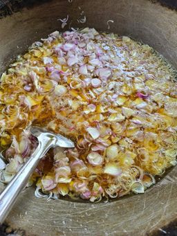 ပန်းခရေ Kitchen_ပုစွန်ခြောက်ငရုတ်သီးစိမ်း​ချက်