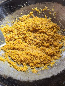 ပန်းခရေ Kitchen_ပုစွန်ခြောက်ငရုတ်သီးစိမ်း​ချက်