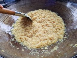 ပန်းခရေ Kitchen_ပုစွန်ခြောက်ငံပြာရည်အပျော့ကြော်