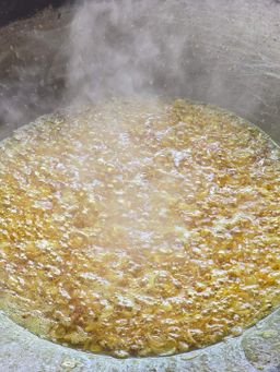 ပန်းခရေ Kitchen_ခရမ်းချဥ်သီးငါးပိချက်